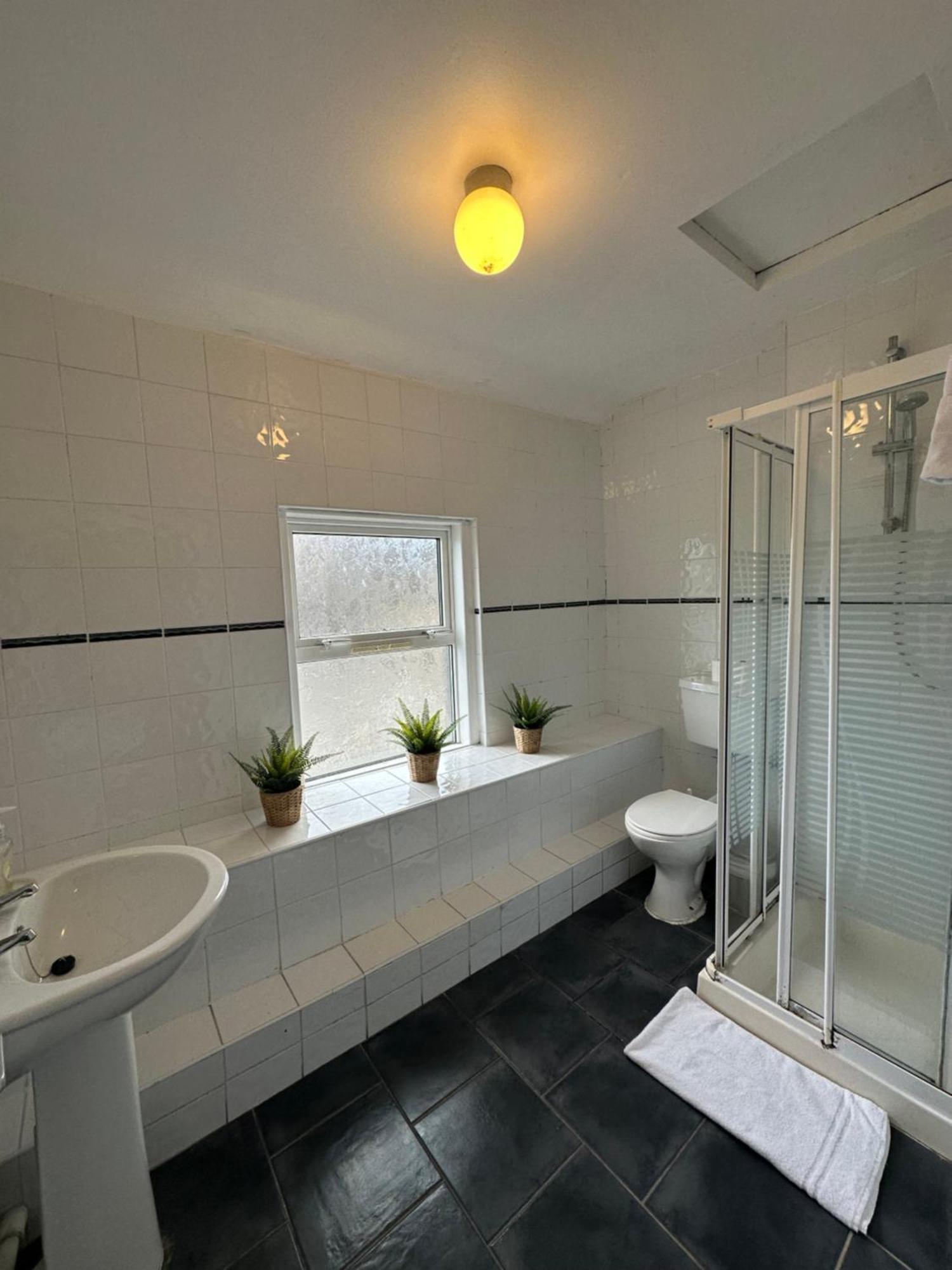 City Centre Stay Apartment ゴールウェイ エクステリア 写真